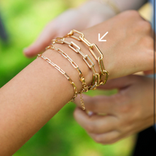Load image into Gallery viewer, Large Paper Clip Chain Bracelet