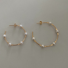 Load image into Gallery viewer, Gold Hoop Earrings With Pearl Accents