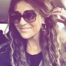 Load image into Gallery viewer, Gold Hoop Earrings With Pearl Accents