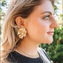 Load image into Gallery viewer, A Big Pearl Flower Earrings
