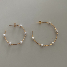 Load image into Gallery viewer, Gold Hoop Earrings With Pearl Accents
