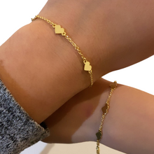 Load image into Gallery viewer, Everyone’s  Classic Heart Bracelet
